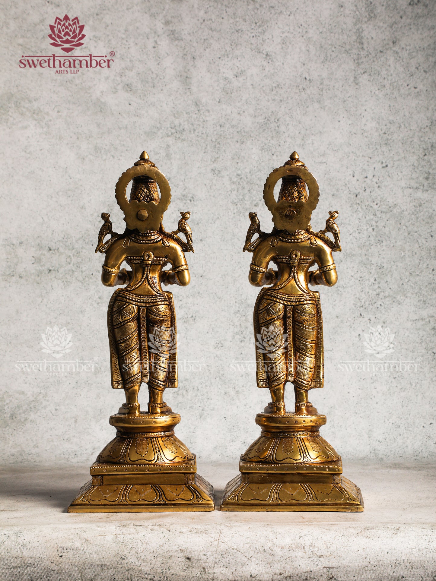 Brass Deep Lakshmi Pavaai Villaku