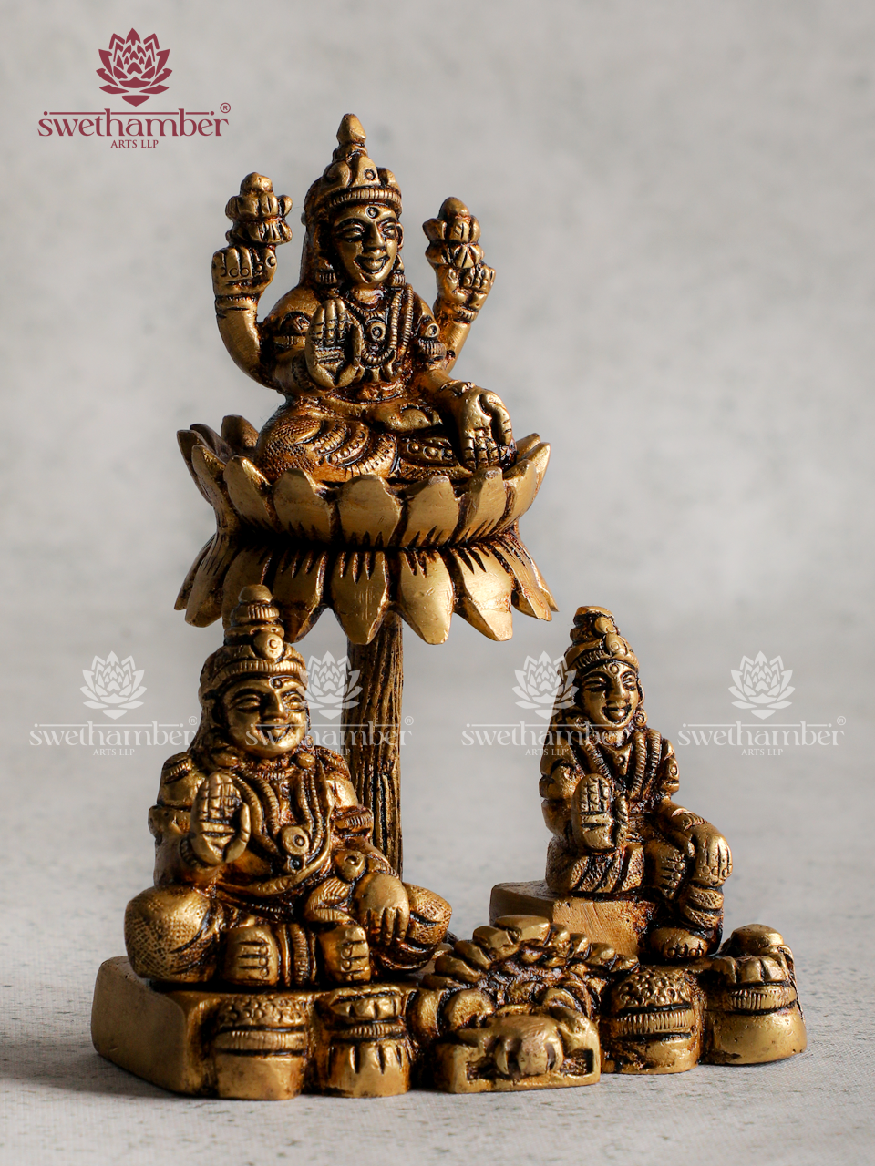 Lord Kuber with Goddess Laxmi Brass Statue