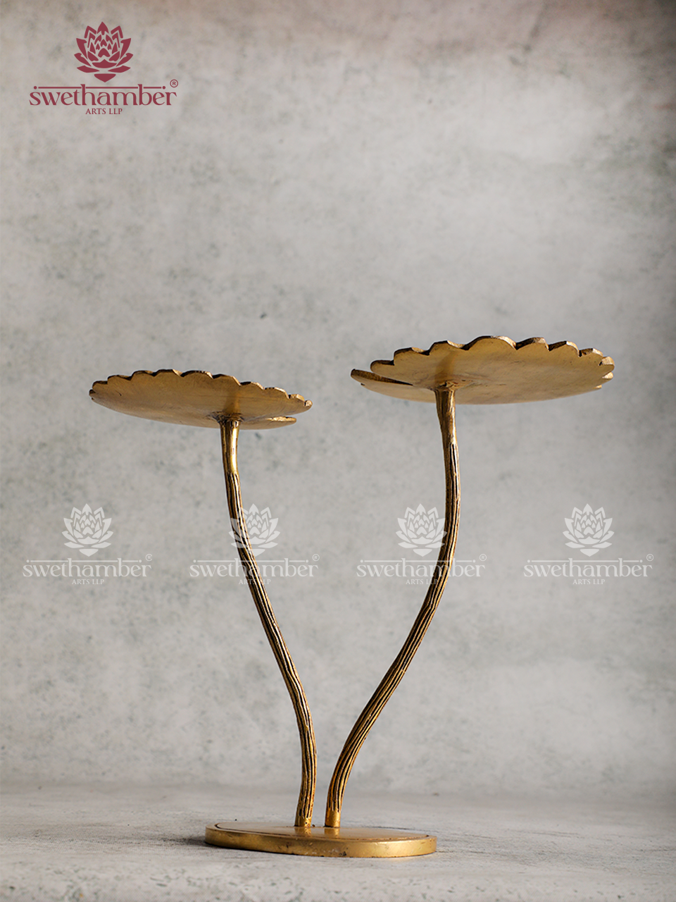 Brass Lotus Leaf Showpiece – Compact Decorative Accent
