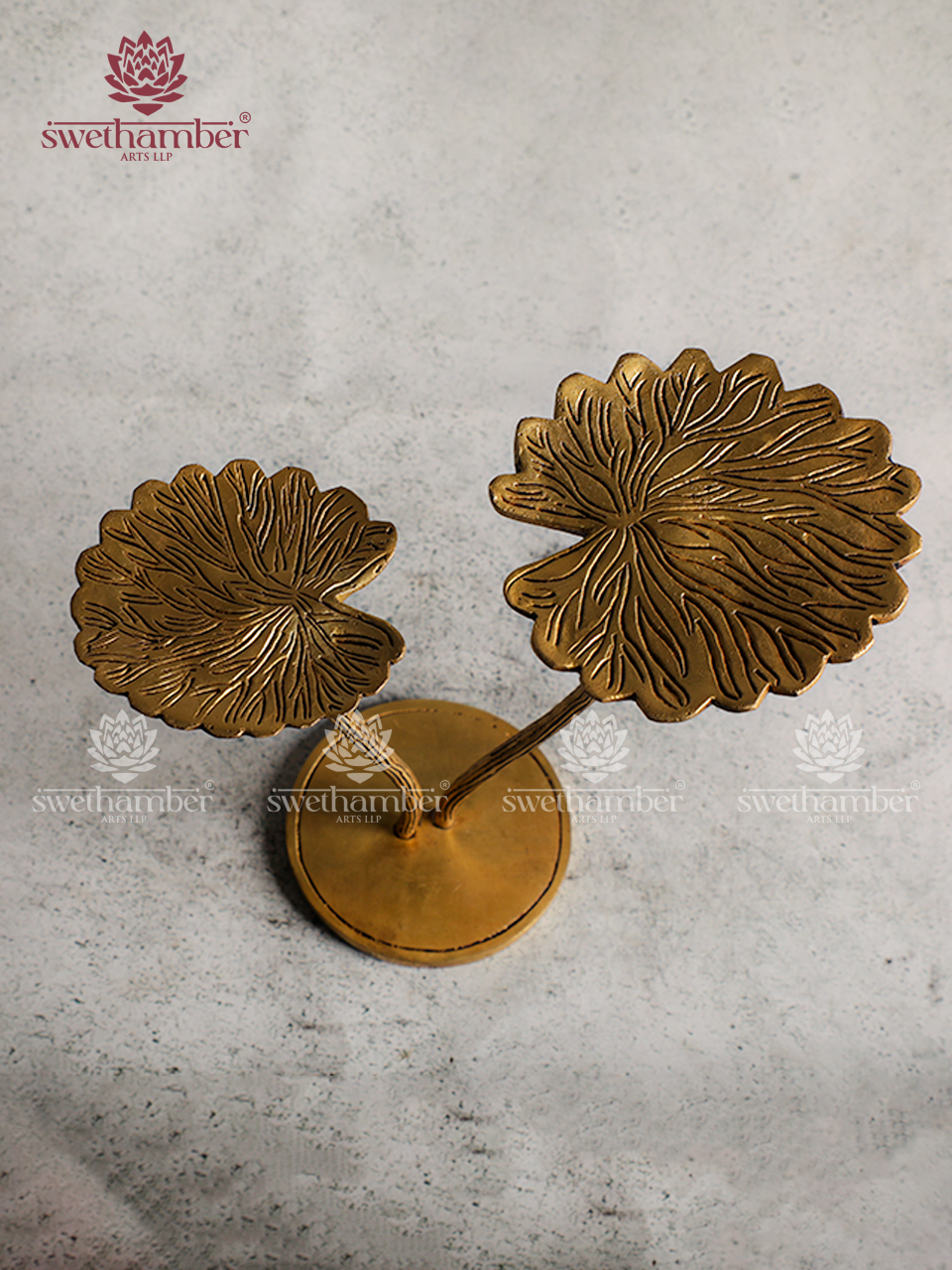 Brass Lotus Leaf Showpiece – Compact Decorative Accent