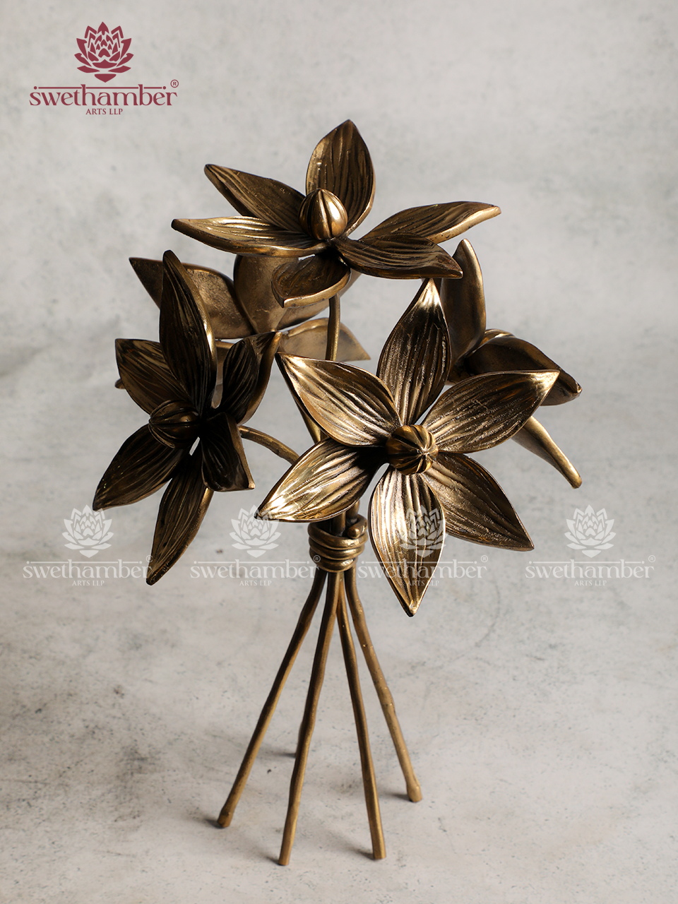 Elegant Flower Bunch Decorative Showpiece for Modern Interiors