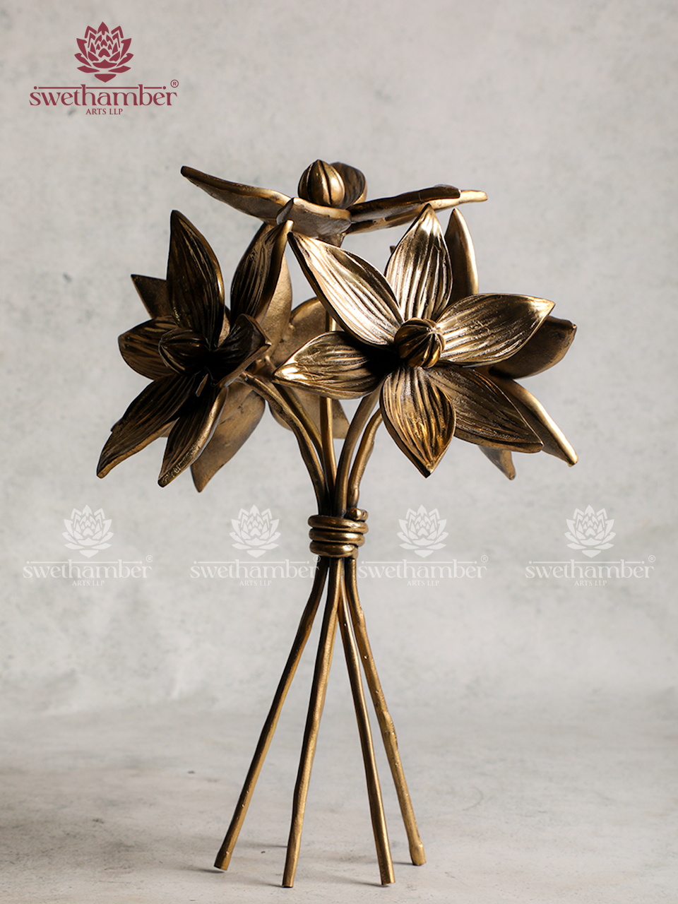 Elegant Flower Bunch Decorative Showpiece for Modern Interiors