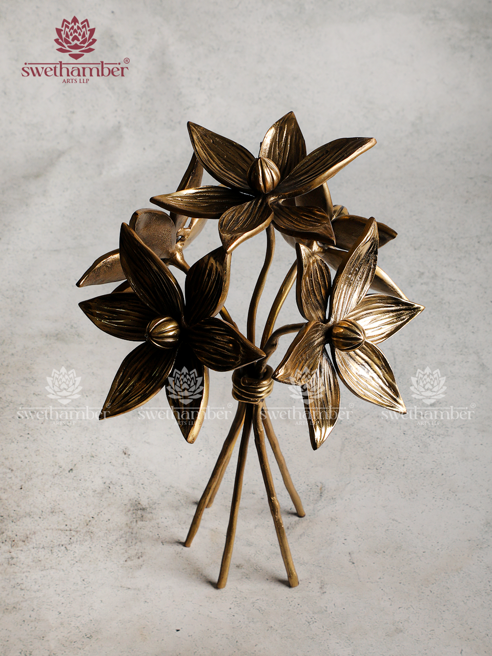 Elegant Flower Bunch Decorative Showpiece for Modern Interiors