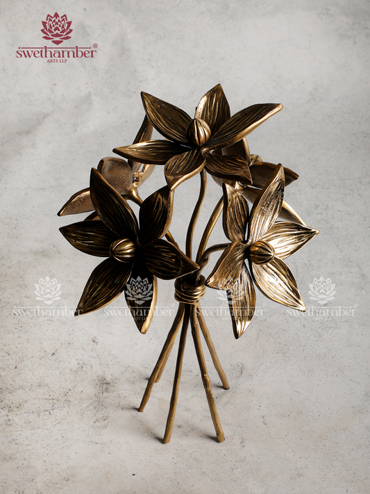 Elegant Flower Bunch Decorative Showpiece for Modern Interiors