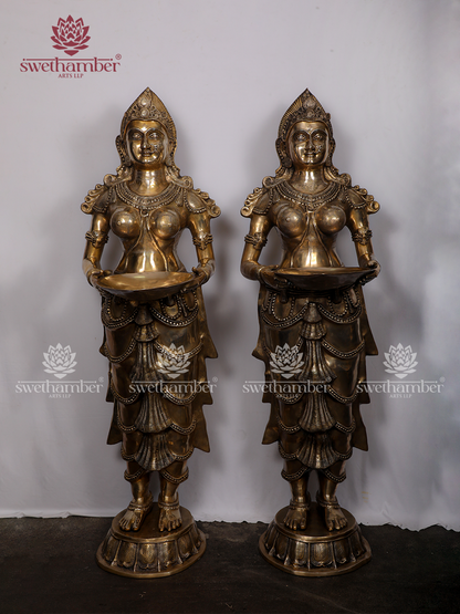 Traditional Deepa Lady Statue with Lamp – Large Size