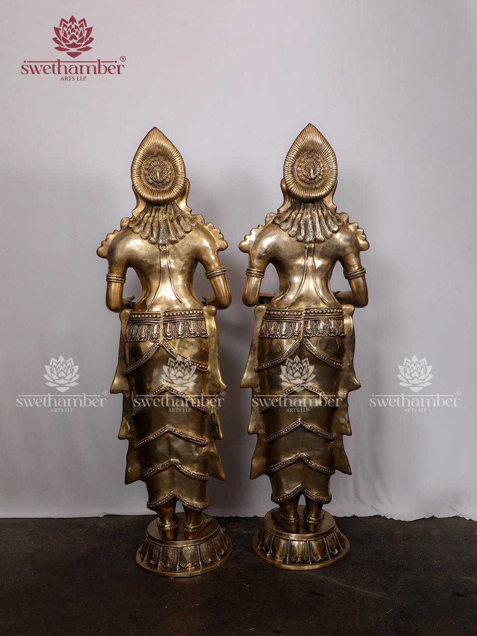 Traditional Deepa Lady Statue with Lamp – Large Size