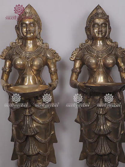 Traditional Deepa Lady Statue with Lamp – Large Size