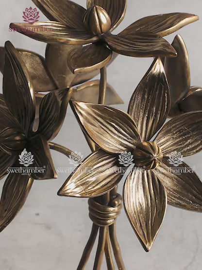 Elegant Flower Bunch Decorative Showpiece for Modern Interiors